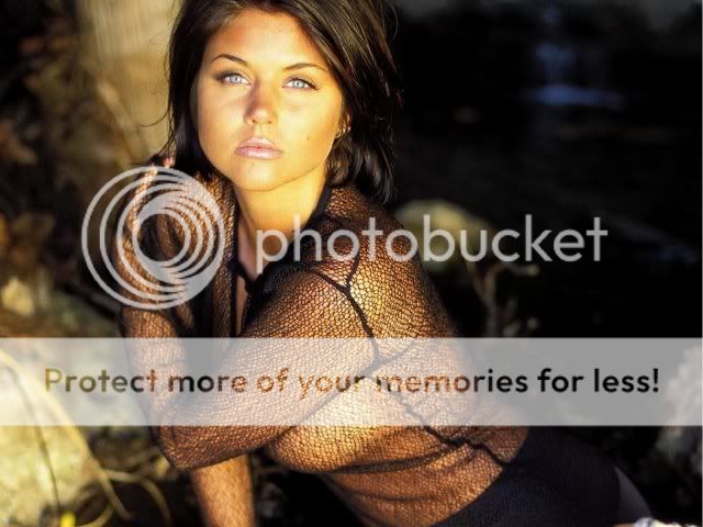 tiffany_amber_thiessen_060708_14.jpg