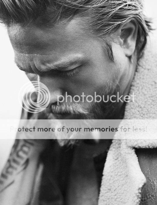 photo kinopoisk.ru-Charlie-Hunnam-2198686.jpg