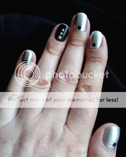 photo monochrome manicure 2.jpg